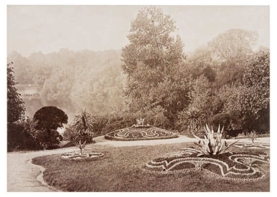 Terrace in front of the Raadi palace (1906)