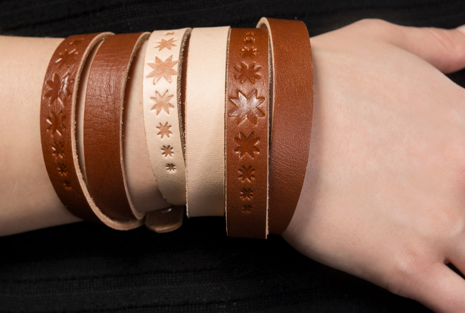 Dark Leather Bracelet 40,5 cm - Image 2