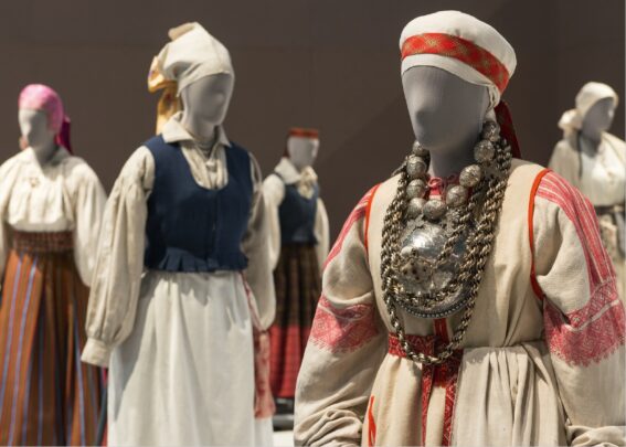 Setu woman's costume, early 19th century