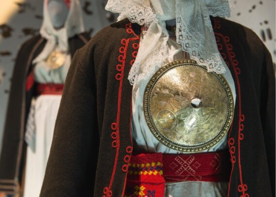 Woman's costume from Tarvastu parish, mid-19th century