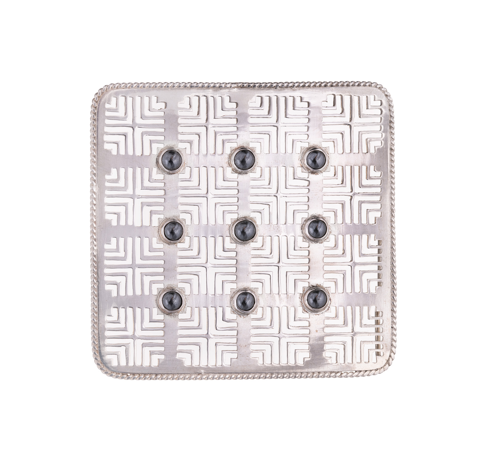 Hõbepross hematiididega