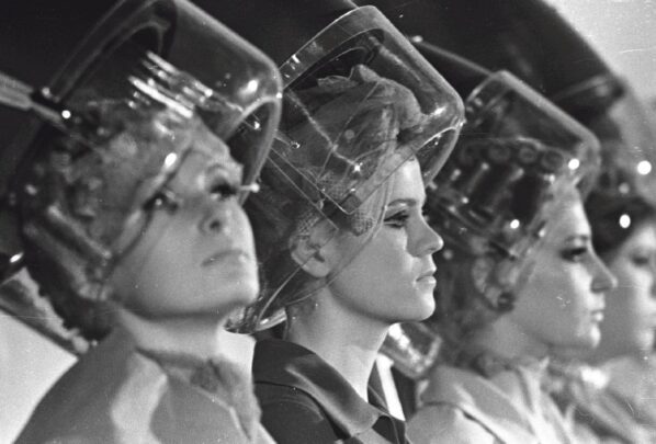 Postcard "Norra-ENSV juuksurite võistlus"