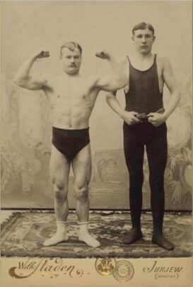 Postcard "Turnijad vennad Koppelid"