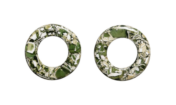 Ringikujulised samblarohelised munakoortest kõrvarõngad