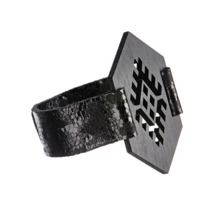 Kitsa rihmaga käevõru "Vägi", suurus S