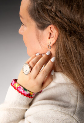 Mereklaasiga hõbesõrmus "UHUTUD"