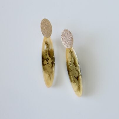 Kollakas-kuldsed kõrvarõngad