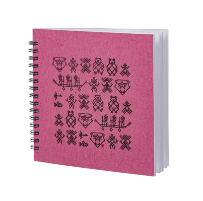 Roosa märkmik karudega