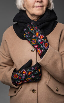 Tikitud sõrmkindad "Elupuu"