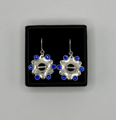 Hõbedast kõrvarõngad kuue sinise kristalliga