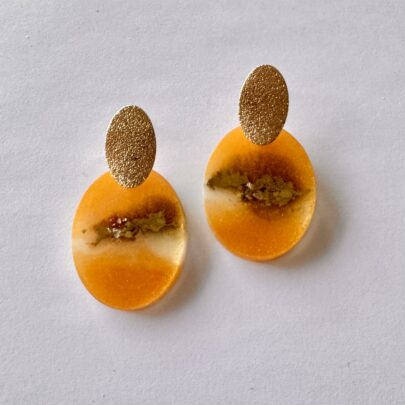 Tumekollased kõrvarõngad