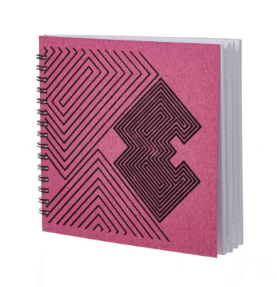 Eesti Rahva Muuseumi roosa täpiline märkmik