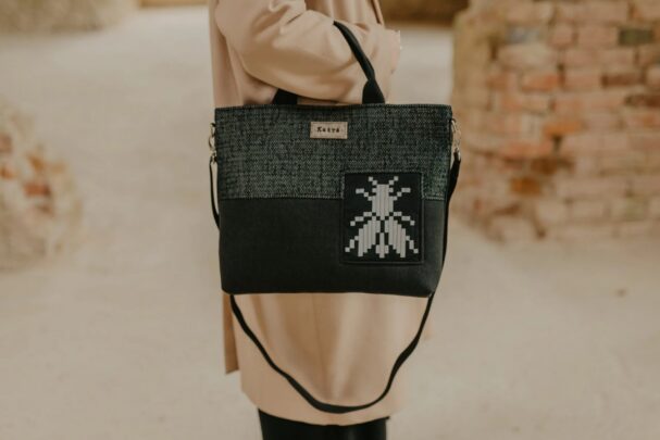 Katré must arvutikott