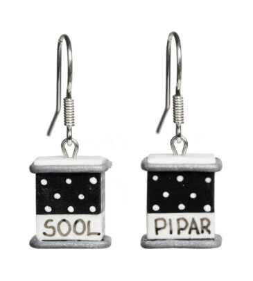 Kõrvarõngad väikesed mustad maitseainetopsid