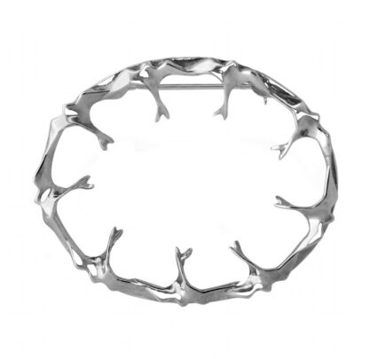 Hõbedast pross pääsukestega