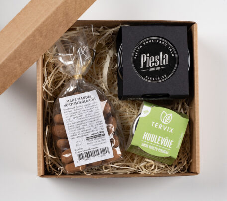 Siidine huulevõie, mandel vürtsišokolaadis ja õunastroop