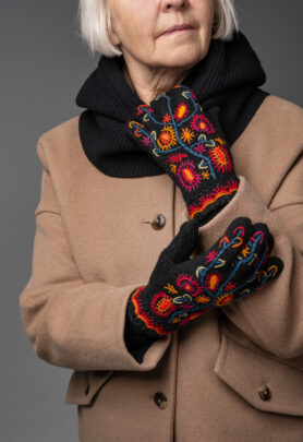 Tikitud sõrmkindad "Elupuu"