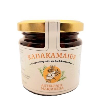 Kadakasiirup astelpajumarjadega