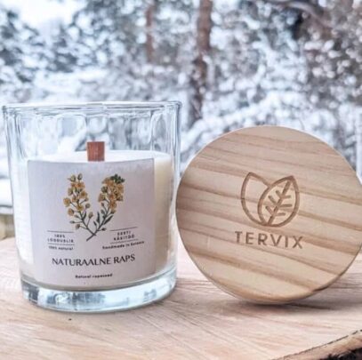 Lõhnatu rapsivahast küünal puidust tahiga